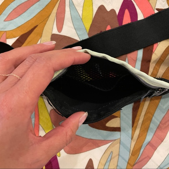 FANNY BAG FOR EXERCISE - Picture 3 of 3